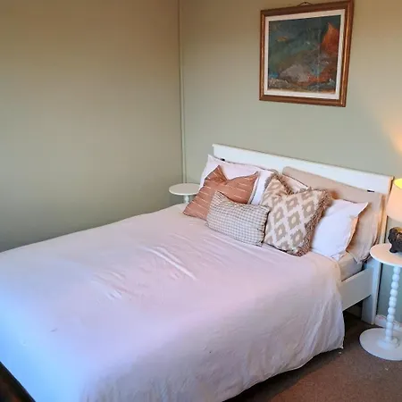 Kimberley House | Stylish 2-bed Retreat Daire