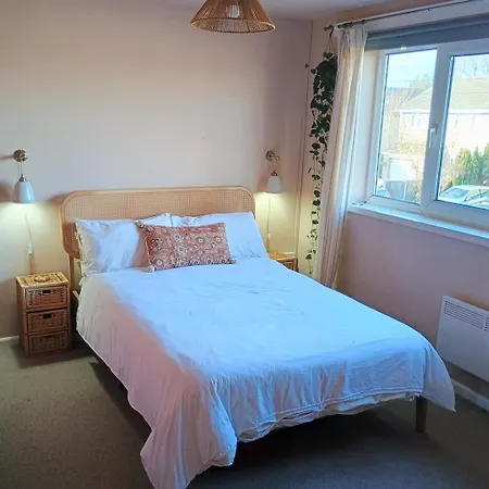 Kimberley House | Stylish 2-bed Retreat Daire *