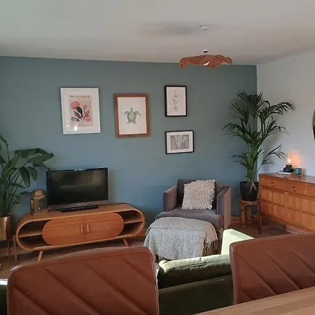 Kimberley House | Stylish 2-bed Retreat Daire