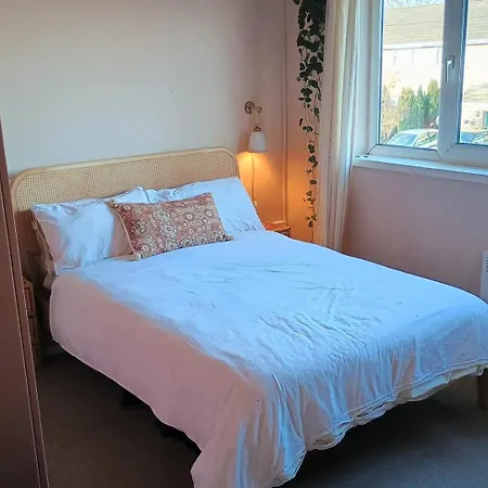 Kimberley House | Stylish 2-bed Retreat Daire *