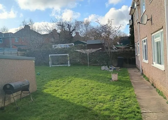 Kimberley House | Stylish 2-bed Retreat *