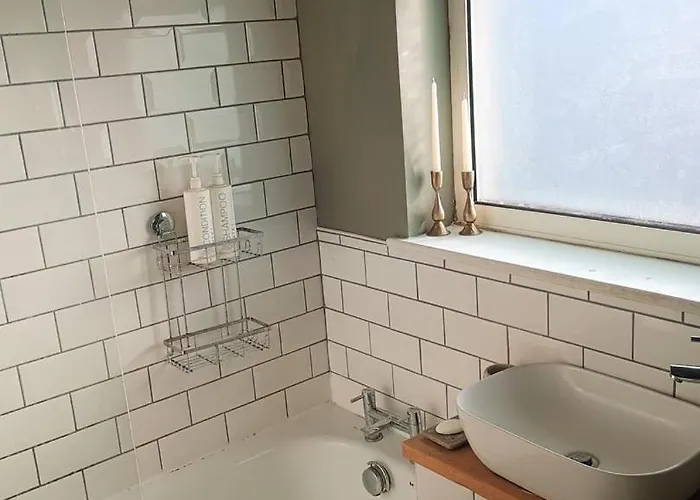 Апартаменти Kimberley House | Stylish 2-bed Retreat